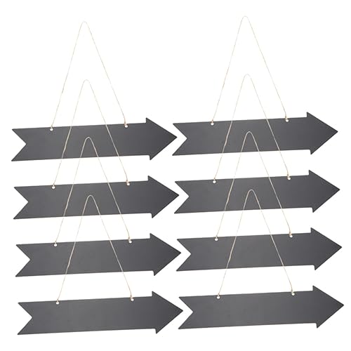 Panneaux fléchés en bois foncé pour afficher des directions de café ou pub