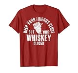 Trendy Graphic Apparel Keep Your Friends Close Whiskey Closer Flask Vintage Camiseta
