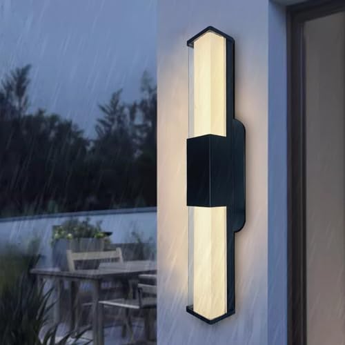 Applique murale longue en métal au design épuré pour un éclairage extérieur élégant