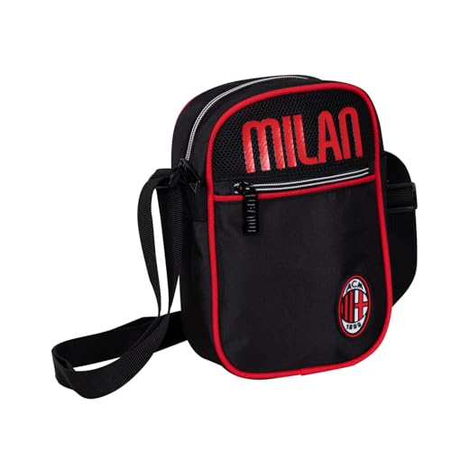 Apertura con zip bicolore, logo patch di gomma e scritta MILAN serigrafata, puller personalizzati, piping a contrasto, tracolla regolabile.
