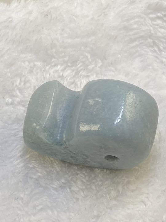 Amazon.co.jp: 卯堂 勾玉 手磨き1点物 糸魚川翡翠 透過する原石から