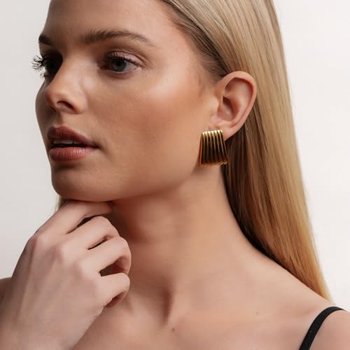 Gold Ribbed Statement Earrings – Sleek Lightweight Jewelry for Women4