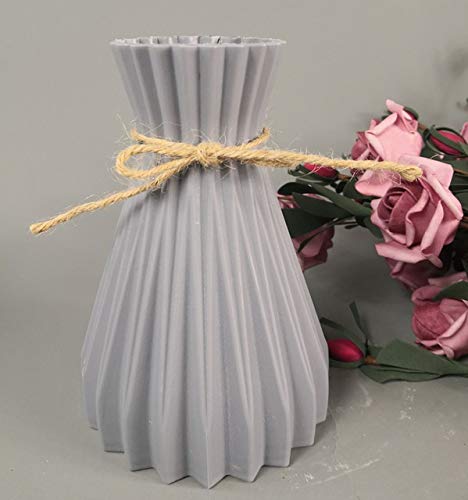Vase plastique rotin pour fleurir et décorer votre nouvelle maison avec douceur