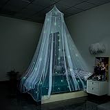🐻 Glänzende Sterne: Die funkelnden Sterne sorgen für eine traumhafte Atmosphäre in Ihrem Kinderzimmer. Die Sterne bestehen aus umweltfreundlichen Materialien und sind sicher für den Einsatz in Krippen. Durch die Behandlung mit hohen Temperaturen haften die Sterne und der Mond fest an dem Moskitonetz und fallen nicht ab.