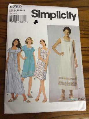 Patron de couture Simplicity 8769 pour ajuster une robe grande taille Z