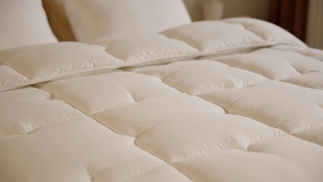 CASABEL Dekbed, 200 x 200 cm, warm, groot, koud, diamant, wit, vulling 700 g /m², hoge holle vezel, behandeling tegen mijten, bacteriën, schimmel, deken voor 1/2 personen