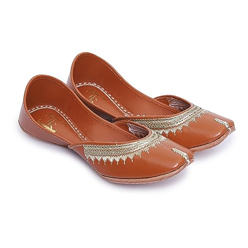 Image of HEER Beige Zari Women's Jutti, Mojari Traditional Punjabi Jutti, Ethnic Shoes Handmade Leather Punjabi Jutti, Embroidered Rajasthani Jaipuri Wedding Bridal Jutti