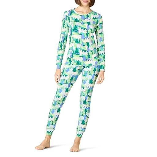 Amazon Essentials Conjunto de Pijama de Algodón Abrigado (Disponible en Tallas Grandes) Mujer, Marfil Camuflaje Navideño con Osos/Verde Esmeralda, M | Ya disponible en tu tienda friki favorita! En mundofriki.es!