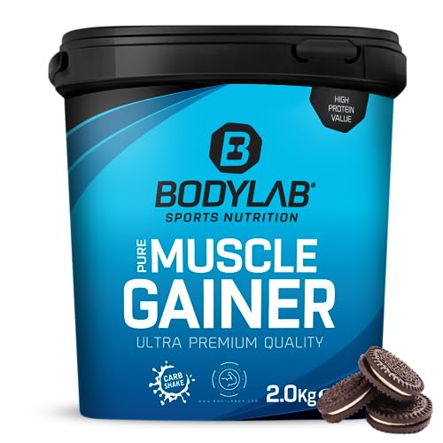 Bodylab24 Pure Muscle Gainer Cookies & Cream 2kg, je 100g 33g natürliche Kohlenhydrate, 40g Protein und 12g Fett, angereichert mit Kreatinmonohydrat, perfekter Weight Gainer Shake für den Masseaufbau