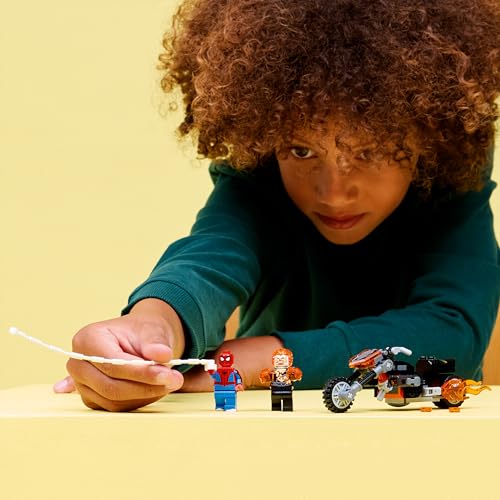 | Marvel Spider-Man vs. Ghost Rider in Motocicletta - Giocattolo dei Supereroi con Modellino di Moto, 2 Minifigure, Ragnatela e Elementi Fuoco - Regalo per Bambini da 6 Anni in su - 76335 - Lego - Immagine 7