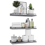Crea una pantalla encantadora: ya sea que estés buscando un almacenamiento inteligente de pared o una decoración de pared elegante, piensa en WOPITUES. Tu hogar merece acentos funcionales y estéticos. Este juego de 3 hermosos estantes de madera rústica proporciona un montón de espacio para arte, marcos de fotos, libros, discos, DVD, trofeos, coleccionables o plantas pequeñas, mientras que combina perfectamente con cualquier estilo de decoración del hogar, lo que hace que el ajuste ideal para tu baño moderno de granja, dormitorio, cocina y sala de estar contemporánea.