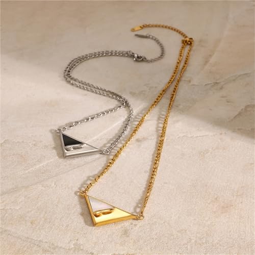 Bijoux tendance : collier pendentif triangle géométrique acier et coquillage