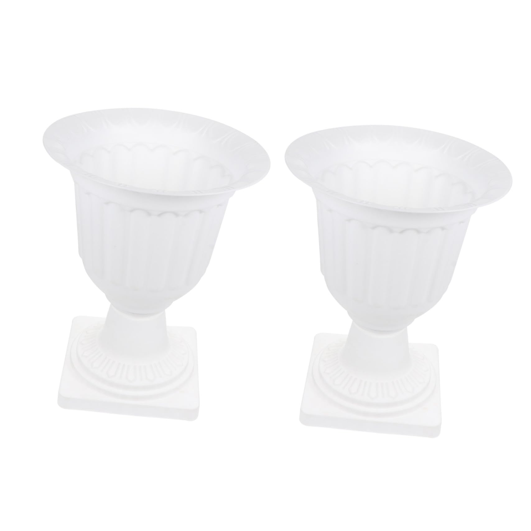 Pots de fleurs en plastique légers style pilier romain pour sublimer un balcon sans effort