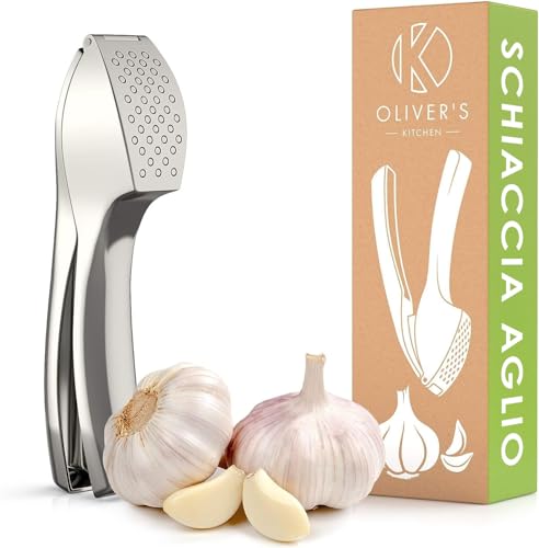 💪 SCHIACCIA FACILMENTE: Grazie alla sua capienza, questo schiaccia aglio professionale ti permette di schiacciare più di uno spicchio senza fatica. Non serve nemmeno sbucciare l'aglio. Niente più mani puzzolenti e appiccicose! Schiaccia tutto, anche i tuoi nemici (a patto che siano spicchi di aglio).