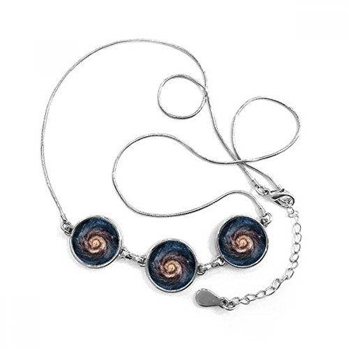 Pendentif nébuleuse rouge et bleu collier rond pour sublimer vos tenues