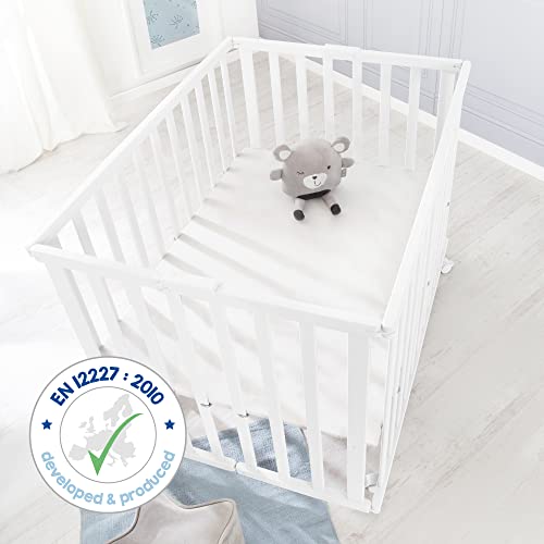roba Laufgitter klappbar 75 x 100 cm - Platzsparender und faltbarer Baby Laufstall - Mobiles Krabbelgitter inkl. Rollen - 2-fach höhenverstellbar - Holz weiß