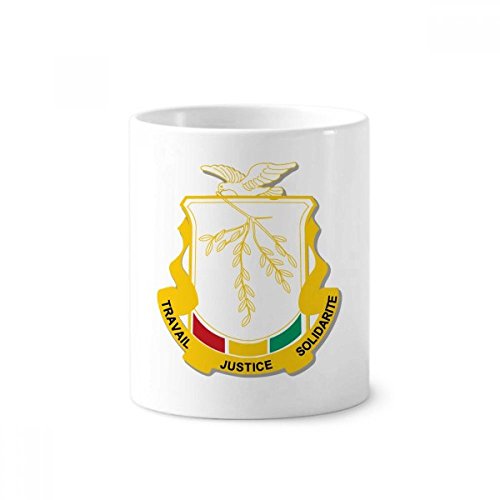 Tasse blanche emblème Guinée Afrique pour stylo et brosse
