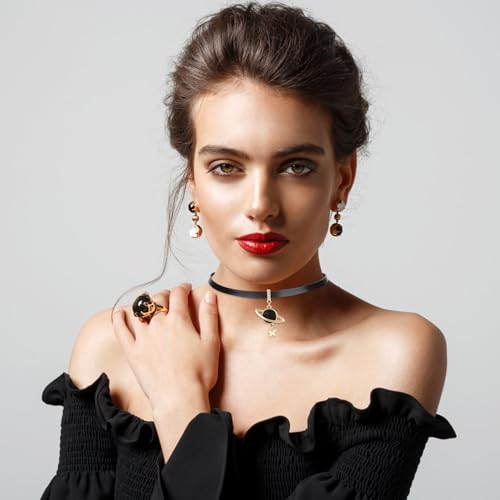 Yolev Choker Schwarz Halskette Damen Leder Goth Halskette Schwarzes Halsband Gothic Choker Halsband Kette mit Kosmischer Planet Anhänger Schmuck Lederkette Damen Mädchen Weihnachten Zubehör