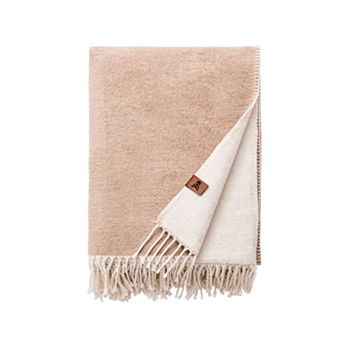 Scalpers Home | Manta Reversible con Flecos | 140 x 190 cm | Color Beige | Elaborada en 60% Algodón y 40% Acrílico | Diseño con Logo | Accesorios para el Hogar Cover