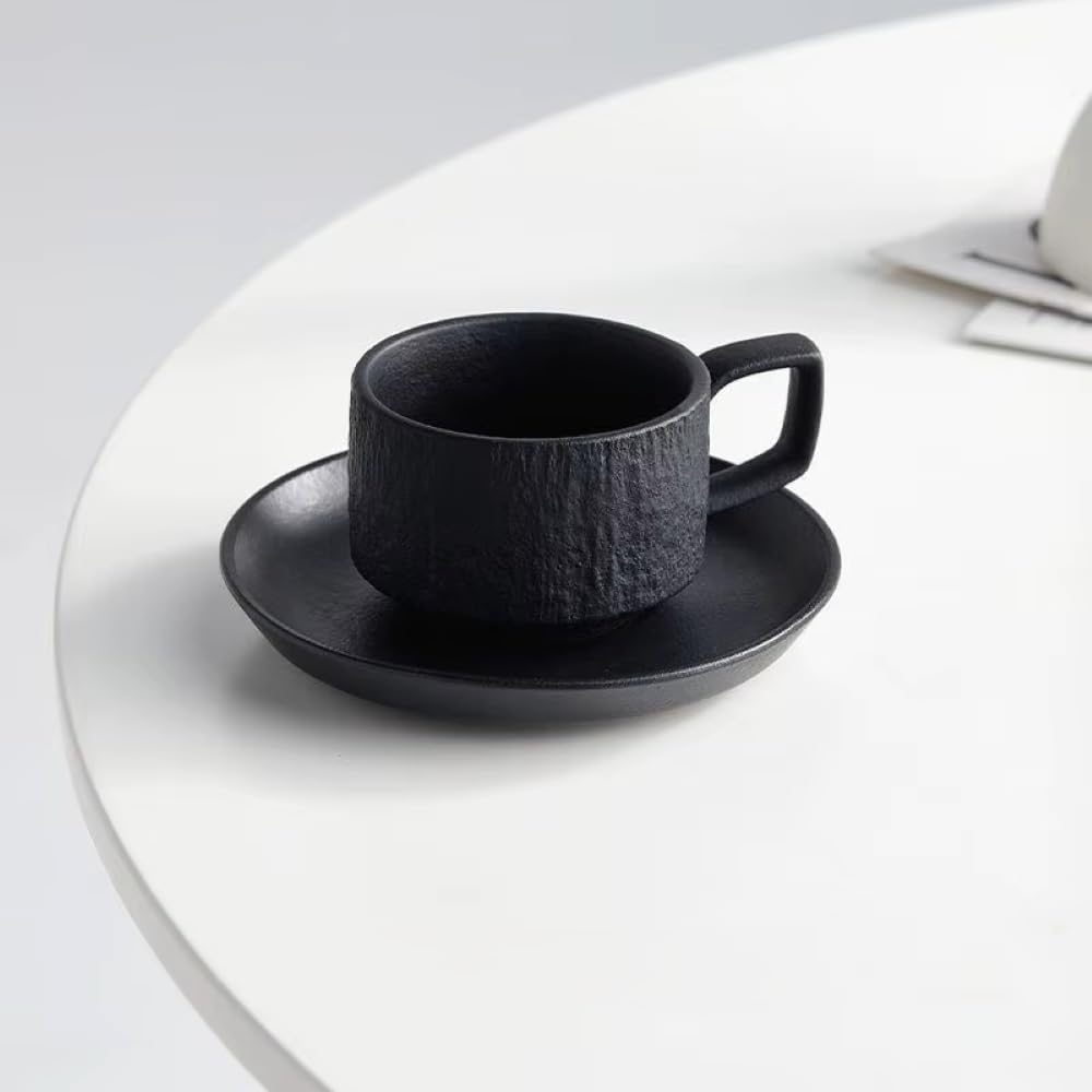 Saumo 4er Set Espressotassen mit Unterteller aus Keramik – 100 ml, modernes Design in schwarz, ideal für Espresso und kleine Kaffeespezialitäten – stilvoll für Zuhause, Büro und besondere Anlässe
