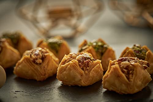 Image of SMOOR SHAUQ Baklava Box | Artisanal Turkish Delight | Tasty & Crispy | Luxury Gift Box | Perfect for Birthday,Anniversary,Christmas,New Year Gifting & Snacking | 352gm