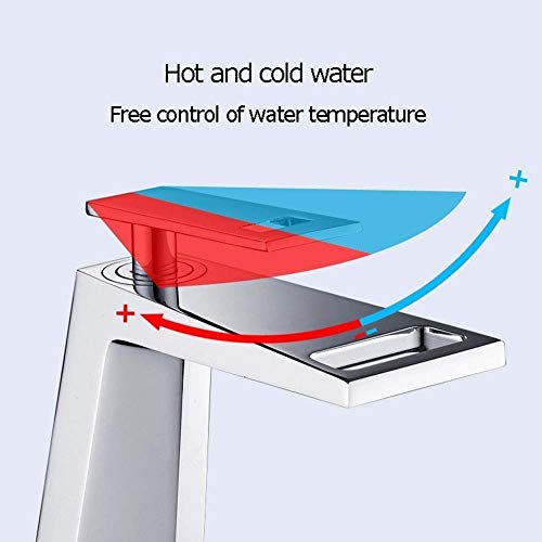 Robinet de lavabo cascade design pour moderniser une salle de bains familiale