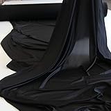 Er ist mittelschwer zu verarbeiten | jedoch mit Stoffschere und Haushalts Nähmaschine ist das kein Problem | Breite: 130 cm | Gewicht: 70 g / m² | 100% Polyester | schwarze Jersey-Stoffe sind bei 40° C waschbar, trocknergeeignet und bügelleicht | Preis pro Meter (