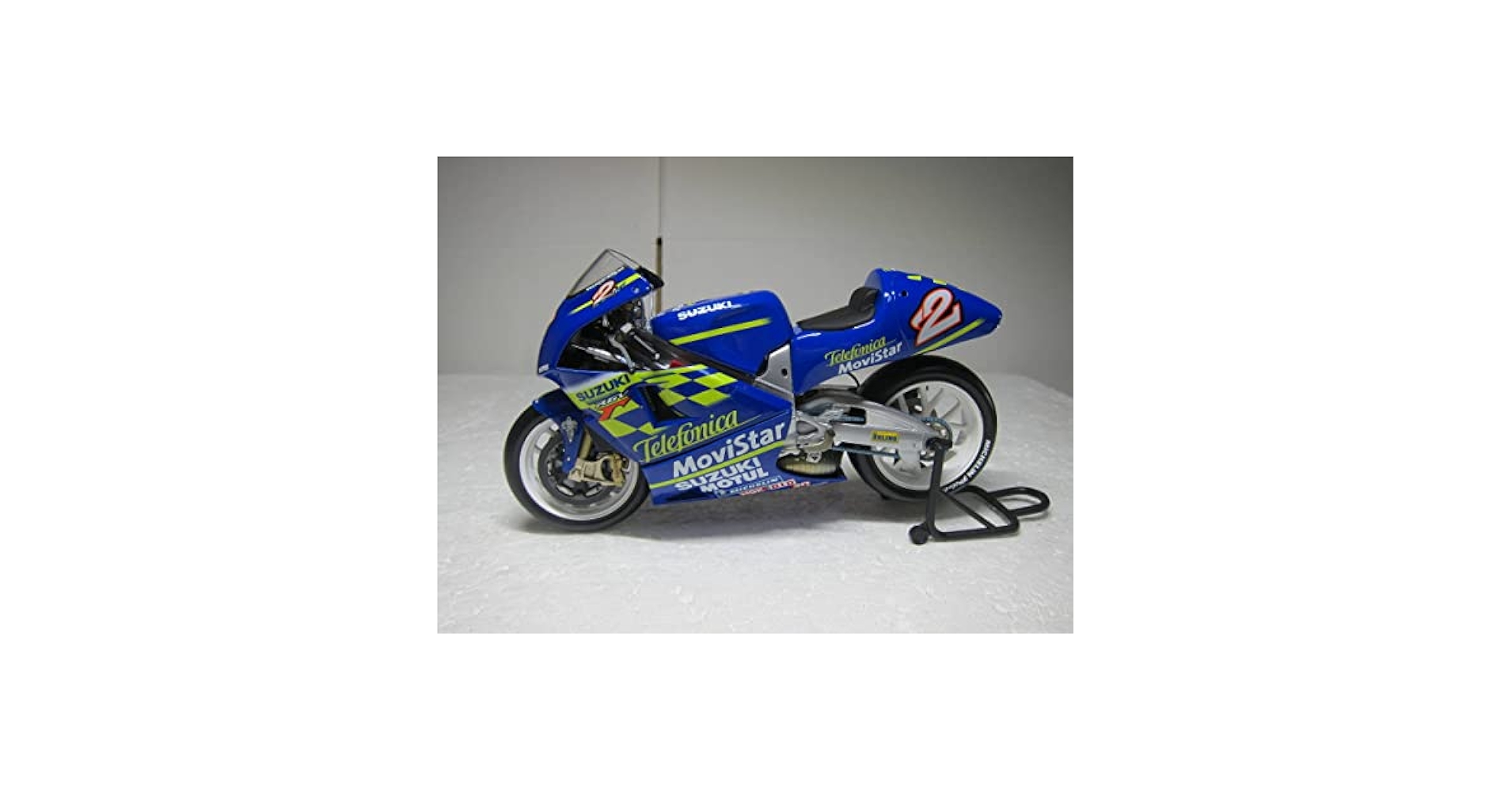 ミニチャンプス 1/12 RGV500 2000年 #2 K.ロバーツ車 Amazon | 1/12 ミニチャンプス スズキ RGV500 ガンマ