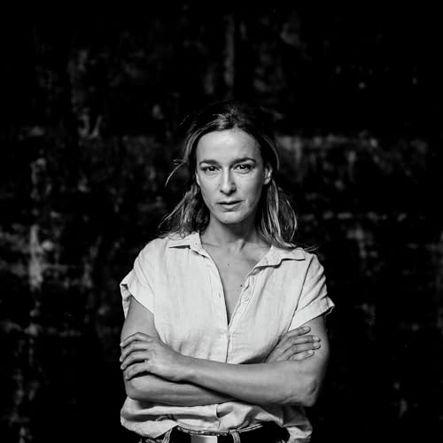 Margarida Vila-Nova (parte 1): &ldquo;Gosto muito de representar. A arte tem a capacidade de criar di&aacute;logo e de nos cal&ccedil;ar os sapatos do outro. Enquanto houver di&aacute;logo h&aacute; esperan&ccedil;a&rdquo;