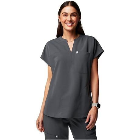 Women's Evolve 3-Pocket Scrub Top with Motion Tech