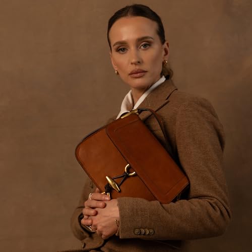 Image of Time Resistance Leather Shoulder Bag - Full-Grain Leather Handbag with Toggle Closure - Elegant Handbag for Women