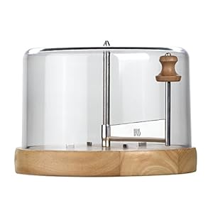 IRIS BARCELONA Horizontale kaasschaaf met ronde houten plank en transparant deksel, centrale draaias met lemmet voor het snijden van spaanders en kaasbloemen, Ø 22 cm