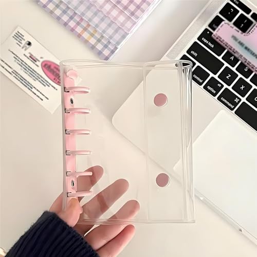 シール帳透明 バインダー ノート【2025年アップグレード版】 ステッカーブック フォトアルバム PVC素材 耐摩耗性と黄ばみ防止性 三つ折り構造 標準M5ルーズリーフ芯 内側のページは自由に変更できます 持ち運びに便利な軽量設計 (ピンク, 小さい)