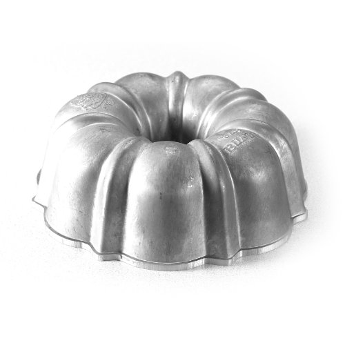Nordic Ware Commercial Original Bundt Pan with Premium Non-Stick Coating, 6-Cup - //coolthings.us