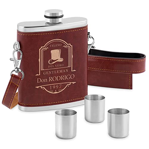 Maverton Fiaschetta in metallo rivestita in pelle - incisione personalizzata - in acciaio con tre bicchierini - dimensioni 15cm x 9,5cm x 3cm - perfetta idea regalo per uomo - gentleman