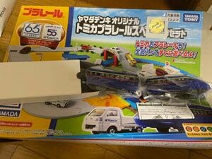 トミカやプラレールセット PLARAIL Link! E8 Series Tsubasa + TOMICA Arch Crossing Set