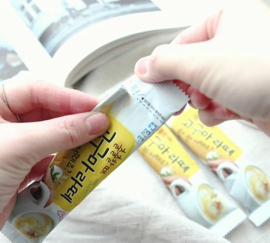 Damtuh Sweet Potato Latte 18g x 12 Sticks – Korean Goguma Latte Powder, Creamy Instant Drink Mix, Naturally Caffeine-Free