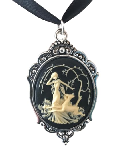Pendentif camée Diane Chasseresse ciselé finition argentée de prestige