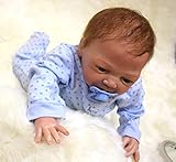 1.La muñeca renacida stá diseñada por artistas. Cada pulgada de esta muñeca realista está hecha y pintada a mano. La piel es el lugar más especial en la muñeca, pasamos mucho tiempo en la piel de la muñeca para que se vea más realista. Esta muñeca es una artesanía hecha al 100% con la mano.