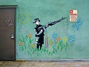 Mighty Jaxx＊バンクシー＊CRAYON SHOOTER＊banksy＊ Mightyjaxx After Banksy Brandalised Crayon Shooter Vinyl Sculpture