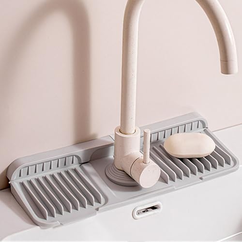 Tapis anti-éclaboussures pour robinet cuisine : fini l'eau stagnante sur l'évier