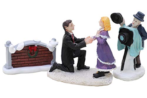 Toyland® Mini Resin Christmas Collectible Ornament - Village Scene Accessories - Christmas Figures (Proposal Scene 5cm x 5cm)