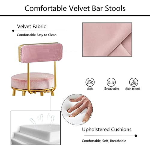 Tabourets de bar en velours rose pour sublimer votre cuisine moderne