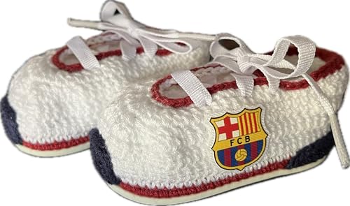 Patucos Futbol para bebe recien nacido de ganchillo del equipo de aficionados de Barcelona (marino y granate). Personalizados, disponibles en tallas 0-12 meses. Te regalamos el nombre del bebe grabado