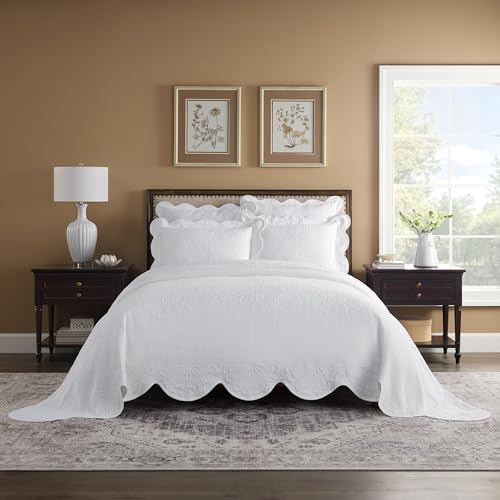 Image of Charleston Estate Modern Farmhouse Floral Matelasse Bedspread with Scalloped Edges, 100% Cotton Breathable Bedding, Full /Queen, White Floral