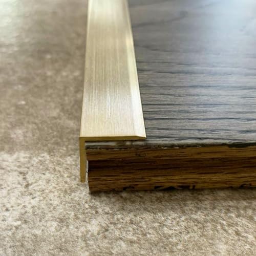 Nez de marche pour sécuriser un escalier en bois et réussir la transition de sol étroit