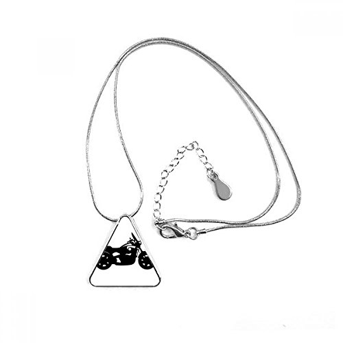 Pendentif moto mécanique triangle pour look biker au quotidien avec chaîne