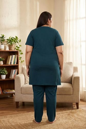 Image of In Love Women's Plus Size Printed Cotton Long-Line T-Shirt with Pocket