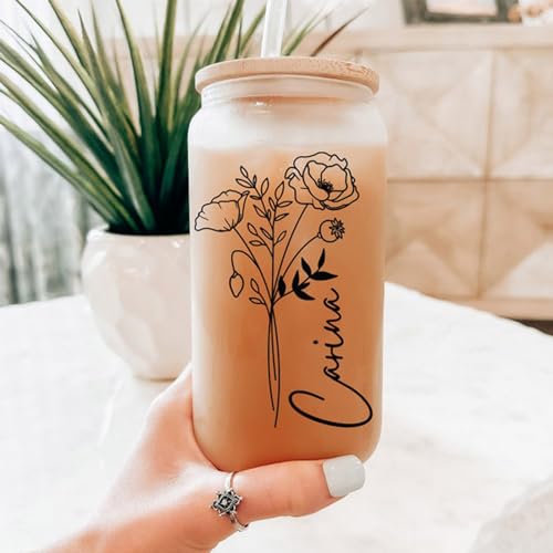 Drawelry Personalizado Vasos de Cristal con Tapa y Pajita, Nombre Textos Cumpleaños Flores Grabado 500ml vasos de cóctel, café helado, whisky, café helado, refrescos y jugos regalo de cumpleaños (A2)