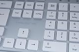 Tacens ZENITH, Bezprzewodowy zestaw 3w1 z Technologią DualLink 2.4 GHz, Pełnowymiarowa Klawiatura Membranowa z SmartKey Copilot AI, Mysz 3200 DPI, Podkładka nanotekstylna, Język portugalski, Biały
